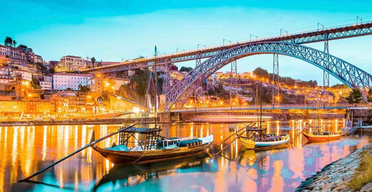 ポルトBoavista Premium With Ac, Terrace- Parking ,Supermarket And Metro T3アパートメント エクステリア 写真