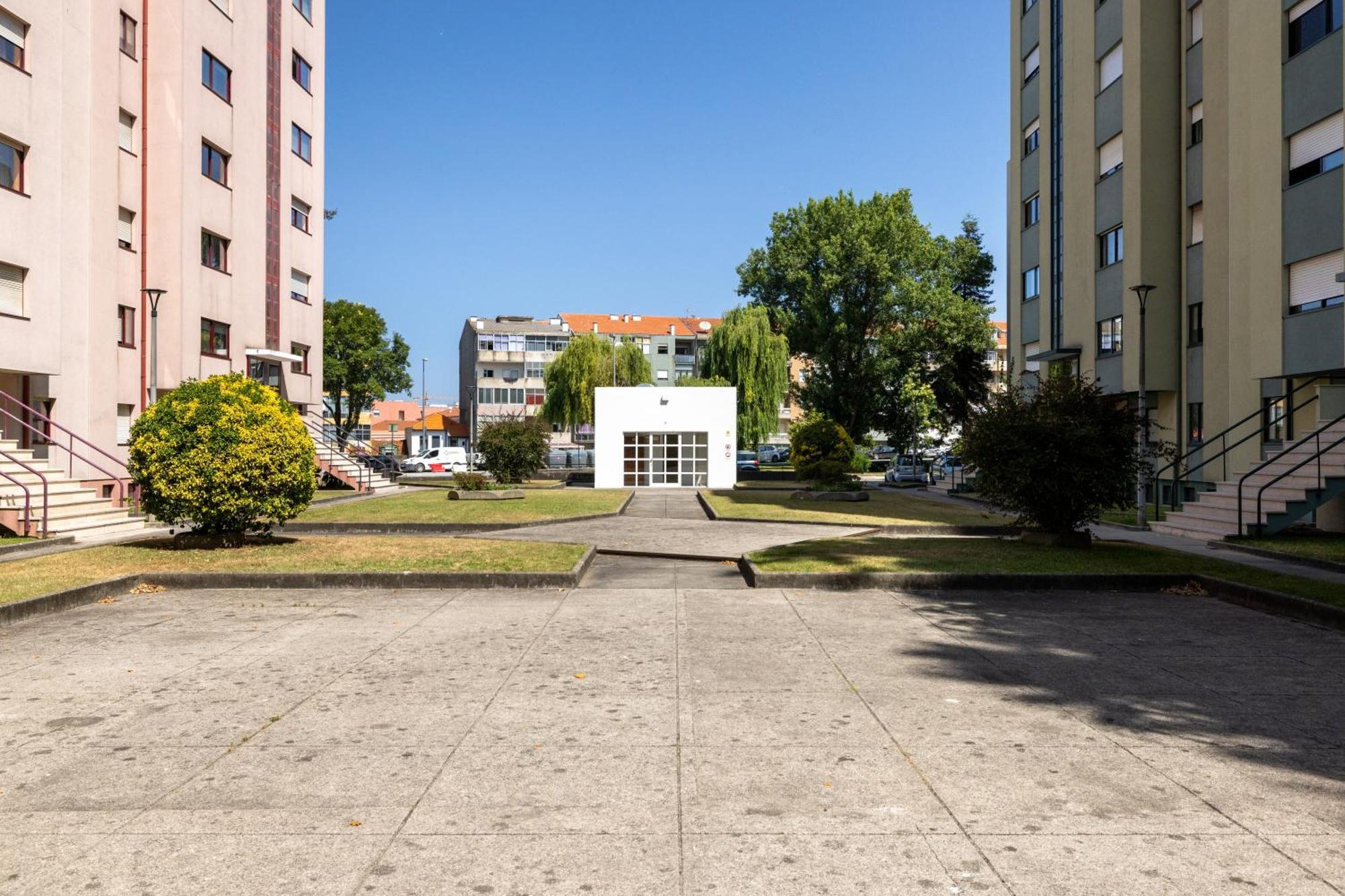 ポルトBoavista Premium With Ac, Terrace- Parking ,Supermarket And Metro T3アパートメント エクステリア 写真